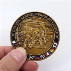 عملة تحدي عيد الميلاد المينا المعدنية الفارغة